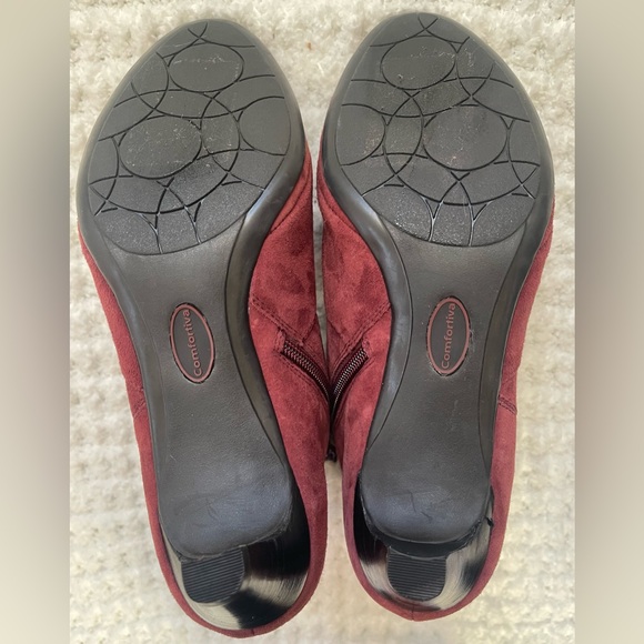 Tacoma Burgundy Suede Comfortiva 2 Inch Heel Studded Ankle Boot Sz 8 1/2 - Picture 6 of 13